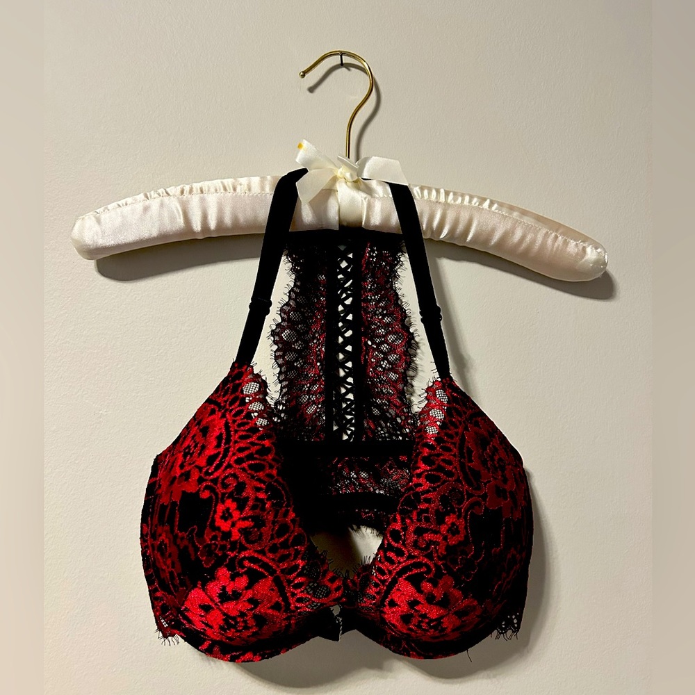 La Senza: Beyond Sexy Ultimate Plunge Bra; lace and crisscross racer back